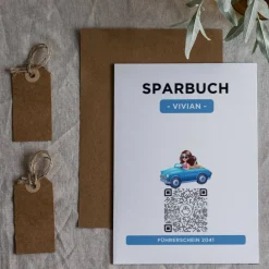 Geldgeschenke|QrCode-Galerie Personalisiertes Geldgeschenk | Führerschein Zuschuss | Digitales Sparbuch | Geschenkkarte | Auto Mädchen Blau