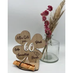 Online Personalisiertes Geldgeschenk Kleeblatt aus Holz zum 60. Geburtstag – Gravur & Herzfuß Geldgeschenke