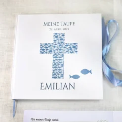 Clearance personalisiertes Gästebuch & Album zur Taufe mit Kreuz aus Fischen in Hellblau blanko o. mit Fragebogen Fotoalbum & Gästebuch