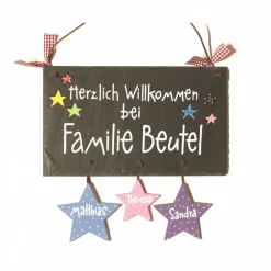 Personalisiertes Schiefertürschild mit Namen und Sternanhängern – Geschenk zu Geburt & Einzug - individuelles Haustürschild Sterne, wetterfest & dekorativ, Willkommensschild Eingang Geschenke