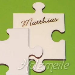 Puzzleteil Platzkarte aus Holz mit Namen Hochzeitsdeko