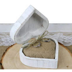 Clearance RINGBOX aus HOLZ Vintage Herz Ringkissen Shabby Chic Weiß + GRAVUR Rustikale Hochzeit Ringkästchen für Eheringe Ringschatulle Personalisiert Ringkissen