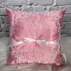 Ringkissen|Handmadelovebytanja Ringkissen personalisiert in rosa I Ringträgerkissen mit Namen I besticktes Kissen für Ringe zur Hochzeit I Herzkissen