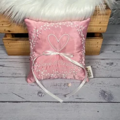 Ringkissen|Handmadelovebytanja Ringkissen personalisiert in rosa I Ringträgerkissen mit Namen I besticktes Kissen für Ringe zur Hochzeit I Herzkissen
