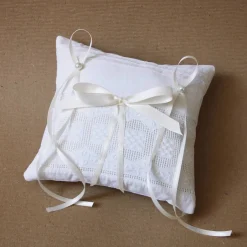 Ringkissen|moments-kreativatelier Ringkissen Upcycling weiß / cremeweiß, 14 x 14 cm /// ABVERKAUF