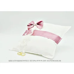 Ringkissen|Handmade-in-Franken Romantisches Ringkissen weiß mit rosa Satinband und Schleife, handgemachtes Unikat 23 cm x 23 cm