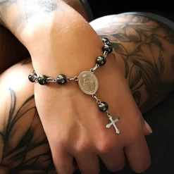 Rosenkränze|Tinas Schmucktruhe Rosenkranz-Armband aus Edelstahl mit Hämatitperlen– Spiritualität & Stil vereint