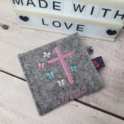 Gotteslobhülle|Carisma - made with love Rosenkranztasche Kreuz mit  Schmetterlinge und Name