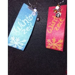 Weihnachtsaccessoires|Danielas Glückswolke Schlüsselanhänger aus Filz mit Engelchen & Glöckchen – Winterzeit, personalisierbar, handmade