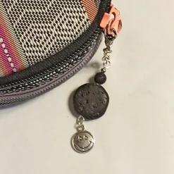 Best Schlüsselanhänger/Taschenbaumler -zum Beduften- schw. Lavaperlen, Glas-Modulperle und Anhänger ''Blume/Smiley Kinder Einschulung