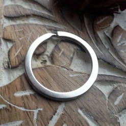 Accessoires|Die Schmuckkiste Schlüsselsanhänger Trauzeugin Hochzeit schwarz weiß Cabochon silberfarbe Fassung 25mm Gastgeschenk