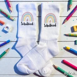Einschulung|IsAria Schulkind Regenbogen Socken,Tennissocken, Personalisierbar, Strümpfe, Geschenkidee Einschulung