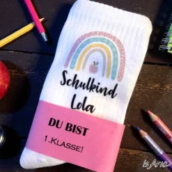 Einschulung|IsAria Schulkind Regenbogen Socken,Tennissocken, Personalisierbar, Strümpfe, Geschenkidee Einschulung