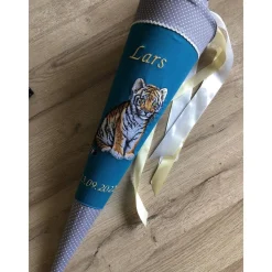 Best Schultüte aus Stoff bestickt mit einem kleinen Tiger, Namen und Datum 70cm Rohling Kinder Schultüten
