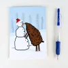 Weihnachtskarten|Thomae Art süße, winterliche Postkarte mit Schneemann und schwarzem Schaf - Din A 6 Postkarte für Kinder