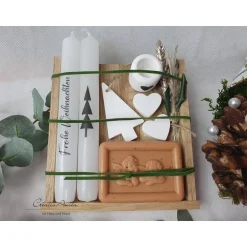 Weihnachtsgeschenke|CreativAnita Seifengeschenk mit Kerzen und Kerzenhalter, Tannenbaum - Trockenblumen dekoriert