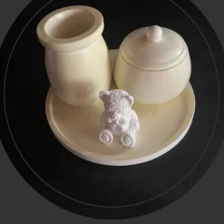 Clearance Set aus Teddy, Töpfchen und kleiner Vase auf einem runden Tablett Geschenke