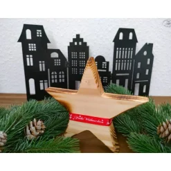 Outlet Stern aus Fichtenholz, rustikal geflammt mit rotem Satinband "Frohe Weihnachten" / Holzstern Weihnachtsdeko