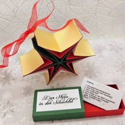 Discount Stern in der Schachtel – 3D-Faltstern in Dunkelgrün, Rot & Mattgold mit Anleitung Geschenkverpackungen