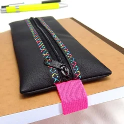 New StifteMäppchen mit Gummiband, Kunstleder schwarz, regenbogen bunt Ziernähte, A5 Planer Federmäppchen