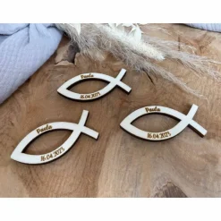 Streudeko Fische Taufe, Kommunion, Konfirmation / Tischdekoration Holz zum Streuen personalisiert mit Namen und Datum Dekoration