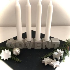 Adventskränze|Brittis Betonhuus Stylischer Adventskranz aus Beton, puristischer Schriftzug ADVENT in grau, 25 cm