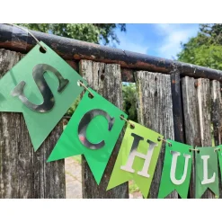 New Supercoole Girlande zum Schulanfang auf Wunsch personalisiert Schulkind Dekoration in Grün und Silber Kinder Einschulung