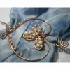 Best Tuchnadel celtic knot Herz 90 x 100 Millimeter mit Süßwasserperlen rosa Aluminium Farbe rosegold Muttertagsgeschenk Brautschmuck