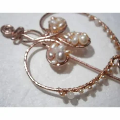 Best Tuchnadel celtic knot Herz 90 x 100 Millimeter mit Süßwasserperlen rosa Aluminium Farbe rosegold Muttertagsgeschenk Brautschmuck