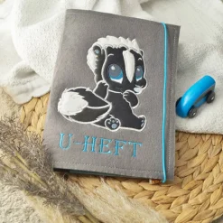 U-Heft-Hülle Stinktier mit praktischen Fächern Filz grau Geschenke