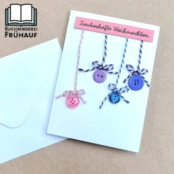 Weihnachtskarten|Buchbinderei Frühauf Verspielte Weihnachtskarte mit Knöpfen Zauberhafte Weihnachten