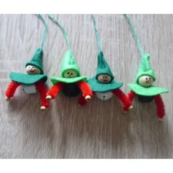 Sale vier kleine Filzwichtel mit Glöckchen - (2x grün-rot-weiß + 2x grün-rot-schwarz) Baumschmuck