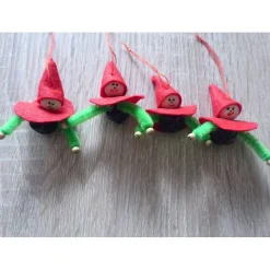 Baumschmuck|CreativBaer vier kleine Filzwichtel mit Glöckchen - rot-grün-schwarz