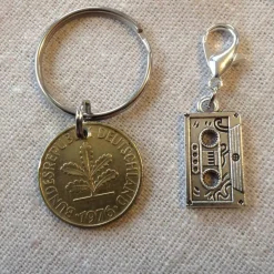 Best Vintage Geschenkset: Schlüsselanhänger mit alter Münze & Kassetten-Anhänger Geschenke