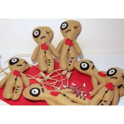 Clearance Voodoo Puppe aus Filz handgenäht und bestickt, ein ideales Nadelkissen, Deko für Halloween, Hexen Deko Halloween