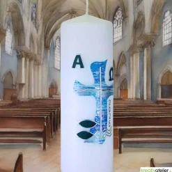 Wasser des Lebens – Moderne Osterkerze religiös mit blauem Kreuz in Wellenform, Fischen & Wellen Osterkerzen