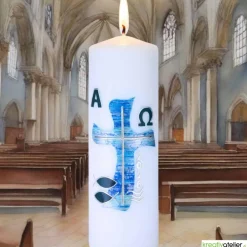 Wasser des Lebens – Moderne Osterkerze religiös mit blauem Kreuz in Wellenform, Fischen & Wellen Osterkerzen