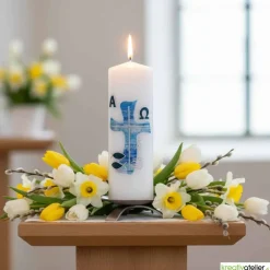 Wasser des Lebens – Moderne Osterkerze religiös mit blauem Kreuz in Wellenform, Fischen & Wellen Osterkerzen