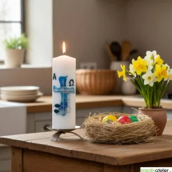 Wasser des Lebens – Moderne Osterkerze religiös mit blauem Kreuz in Wellenform, Fischen & Wellen Osterkerzen