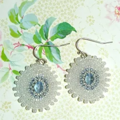 Weiße boho Ohrringe mit hellblau handgemacht Brautschmuck Glas silberfarben Brautschmuck