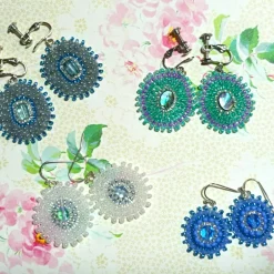 Weiße boho Ohrringe mit hellblau handgemacht Brautschmuck Glas silberfarben Brautschmuck