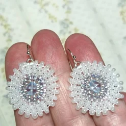 Weiße boho Ohrringe mit hellblau handgemacht Brautschmuck Glas silberfarben Brautschmuck