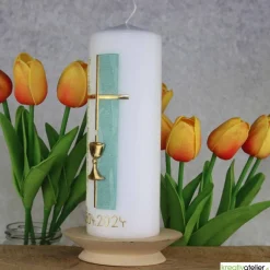 Online Weiße Konfirmationskerze mit Kelch und Kreuz – Gold verziert, personalisierbar Dekoration