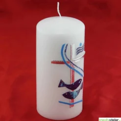 Hot Weiße Konfirmationskerze mit Fischen, Kreuz und Weihwasser – Silber-Blau verziert, personalisierbar Dekoration