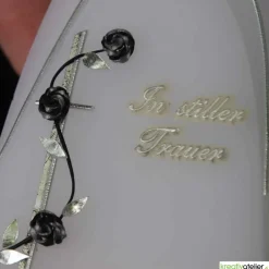 Outlet Weiße Trauerkerze In stiller Trauer mit Kreuz in antik silber, Formkerze, Gedenkkerze, Trauerkerze personalisierbar Trauerkerzen