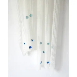 Outlet Weißer Mohair Schal mit blauen Blüten, gestrickte Stola Hochzeit, festliches Tuch für die Braut, Sommer Schultertuch Brautstolen & -Boleros