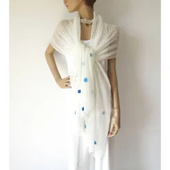 Outlet Weißer Mohair Schal mit blauen Blüten, gestrickte Stola Hochzeit, festliches Tuch für die Braut, Sommer Schultertuch Brautstolen & -Boleros