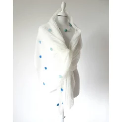 Outlet Weißer Mohair Schal mit blauen Blüten, gestrickte Stola Hochzeit, festliches Tuch für die Braut, Sommer Schultertuch Brautstolen & -Boleros