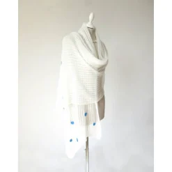Outlet Weißer Mohair Schal mit blauen Blüten, gestrickte Stola Hochzeit, festliches Tuch für die Braut, Sommer Schultertuch Brautstolen & -Boleros