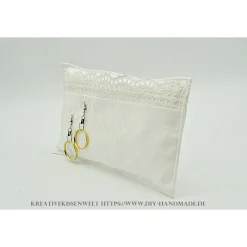 Weißes Ringkissen mit Spitze und Angelhaken – Handgemachtes Unikat für Hochzeit & Trauung, 19.5x11 cm Ringkissen